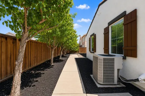 $899,900 | 277 West Camarada Avenue, Mountain House, CA 95391