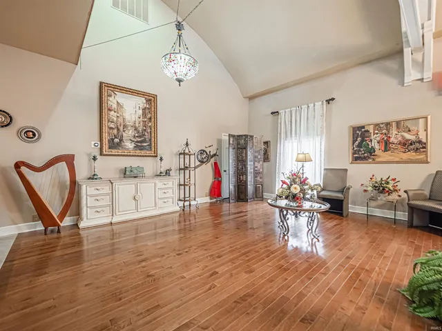 $750,000 | 101 East Jennings Street, Unit E, Newburgh, IN 47630