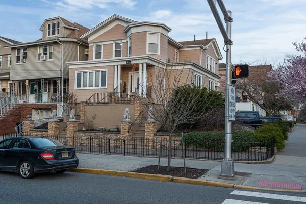 $2,300 | 814 John F. Kennedy Boulevard, Unit 2, Bayonne, NJ 07002