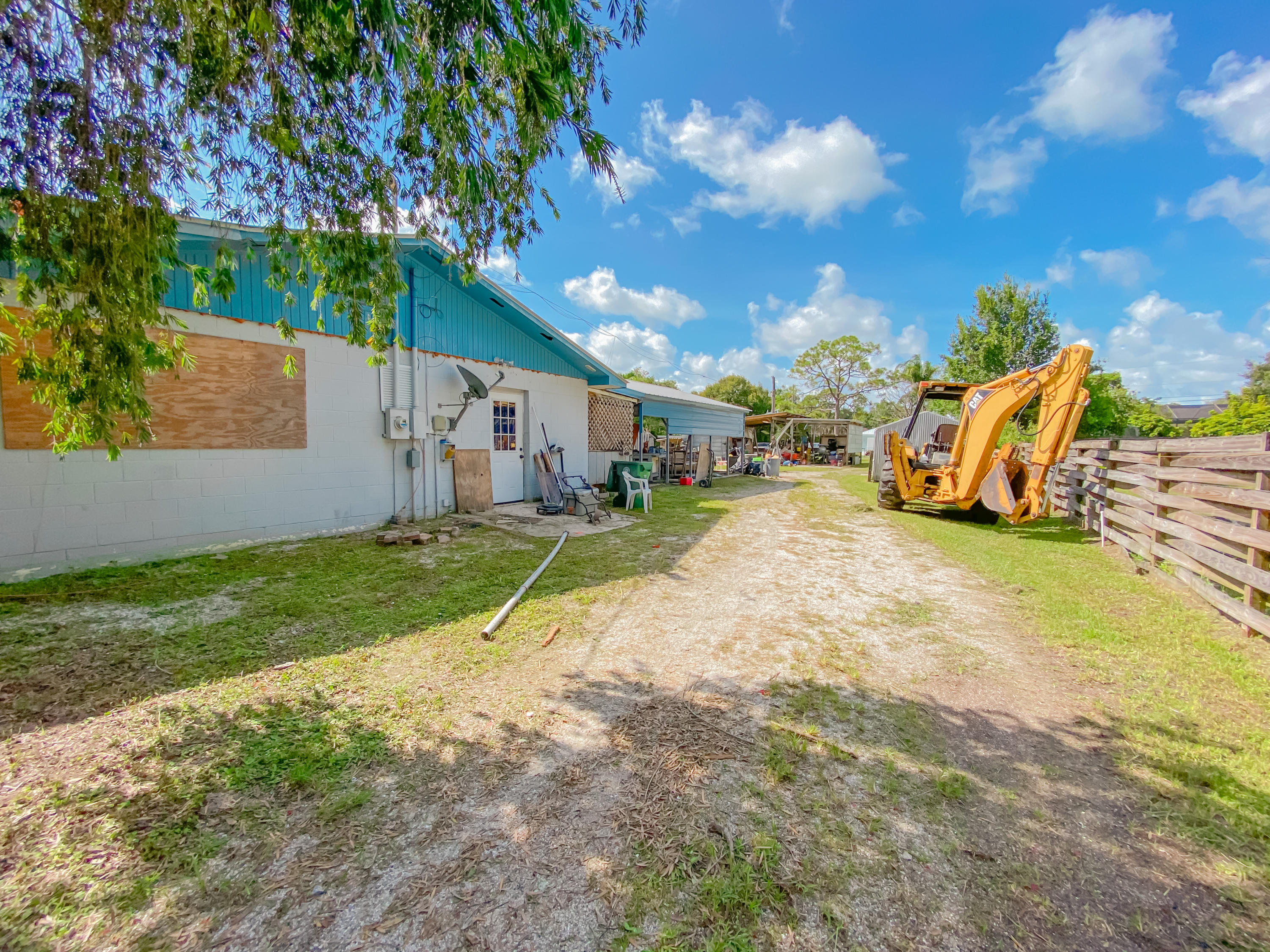 627 Kearney Road Fort Pierce, FL 34982 - Photo 6 of 29 IMG_1721