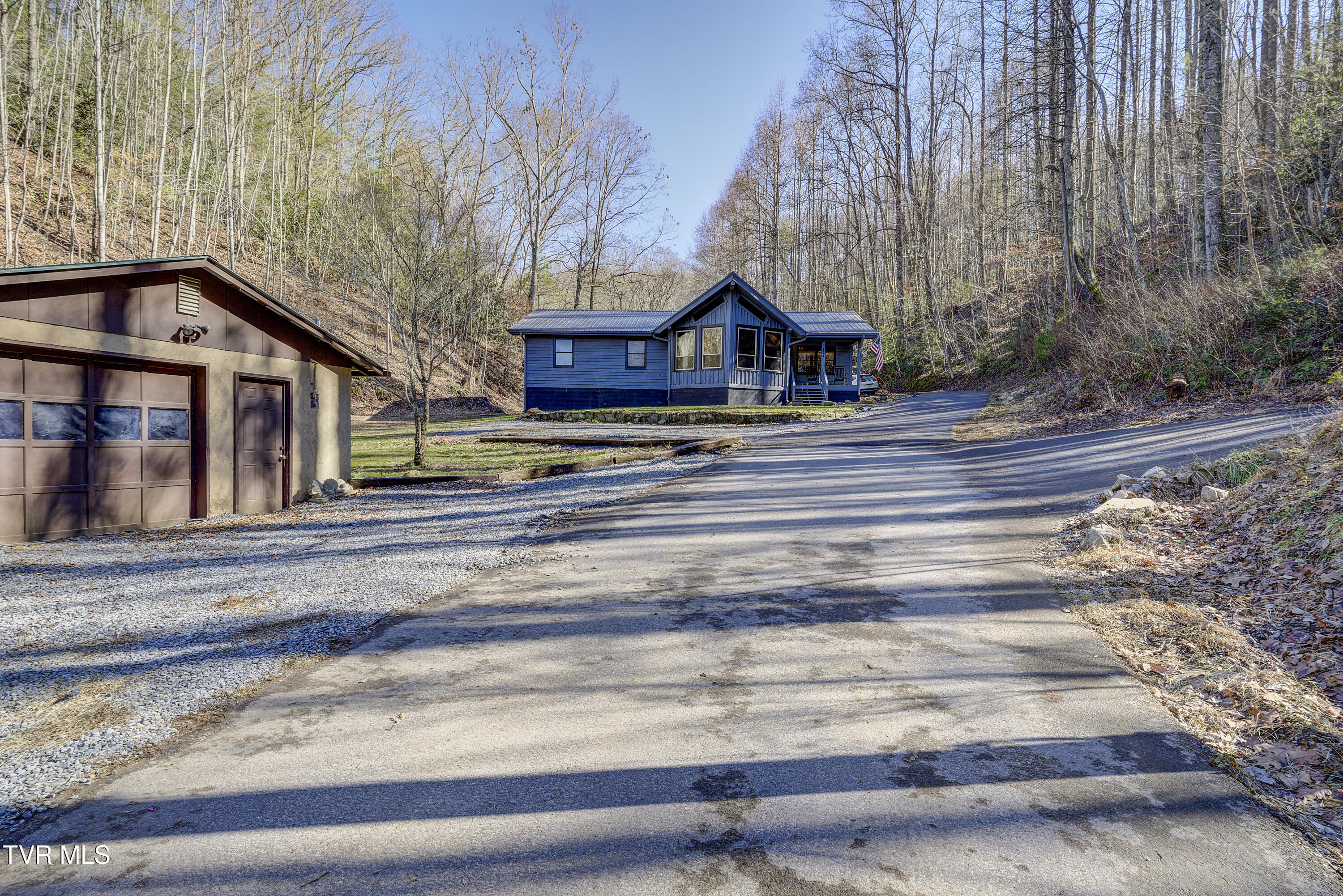 124 Ogle Road Unicoi, TN 37692 - Photo 6 of 53 OgleRd--43