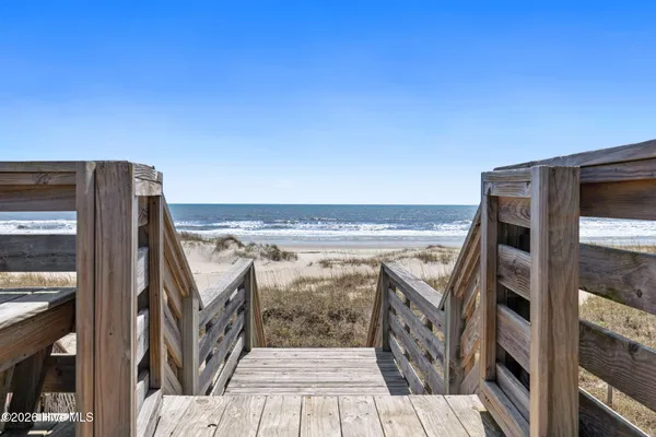 $3,425,000 | 140 East 1st Street, Ocean Isle Beach, NC 28469