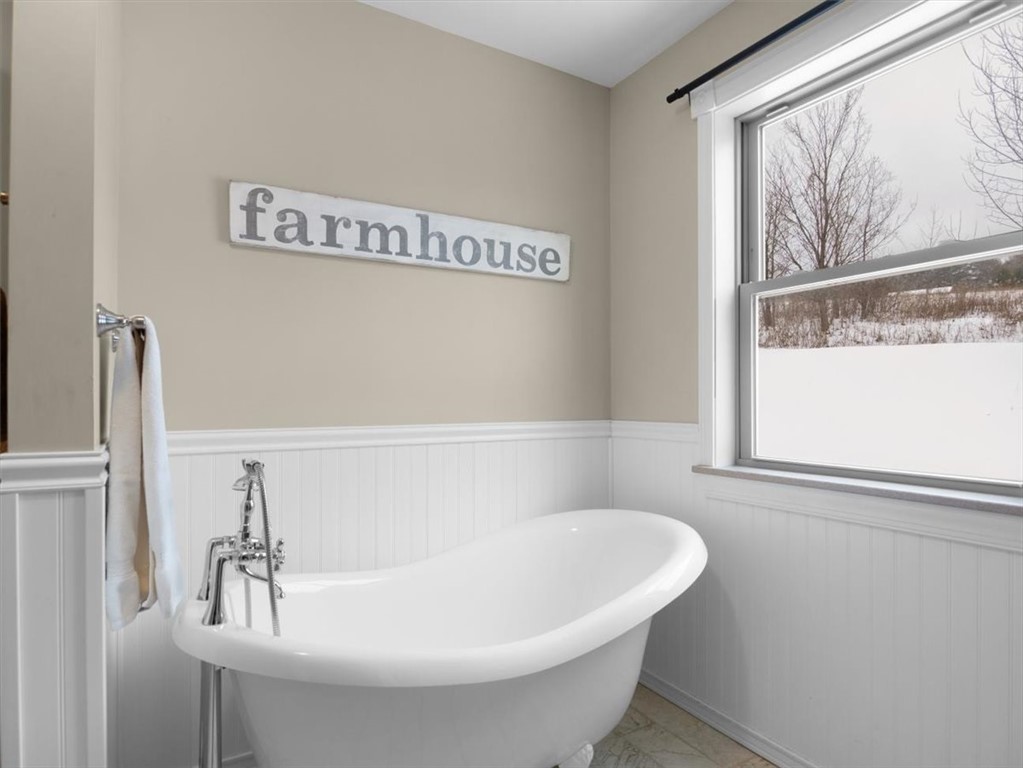 4700 State Rte 21 Canandaigua Town, NY 14424 - Photo 18 of 39 Luxurious Soaking Tub