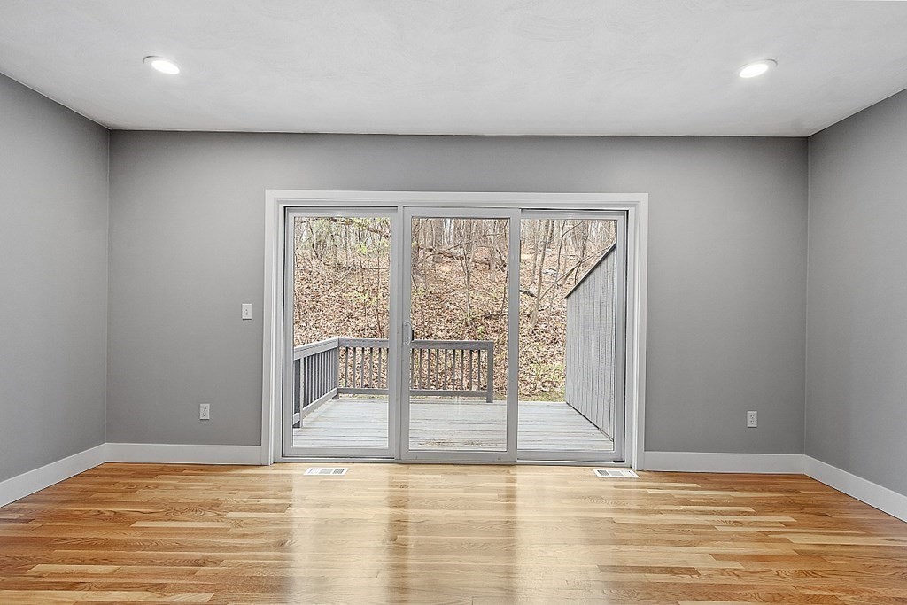 31 Blithewood Avenue, Unit 705 Worcester, MA 01604 - Photo 15 of 31 a view of an empty room with wooden floor and a window