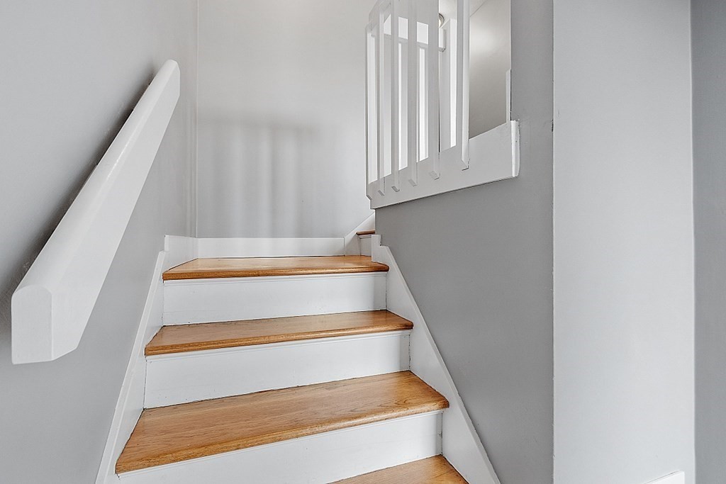 31 Blithewood Avenue, Unit 705 Worcester, MA 01604 - Photo 5 of 31 a view of entryway