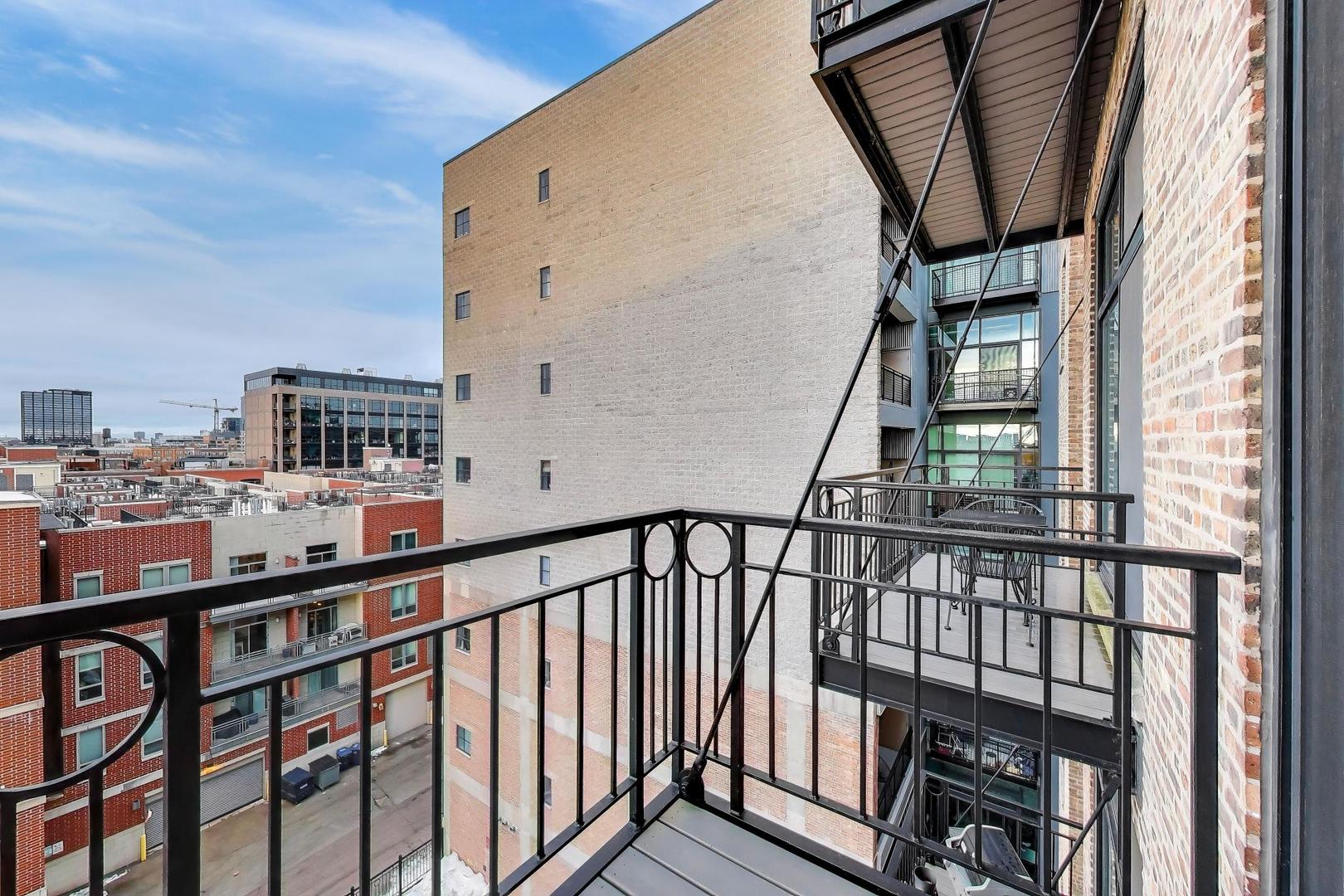 1250 West Van Buren Street, Unit 607 Chicago, IL 60607 - Photo 12 of 15