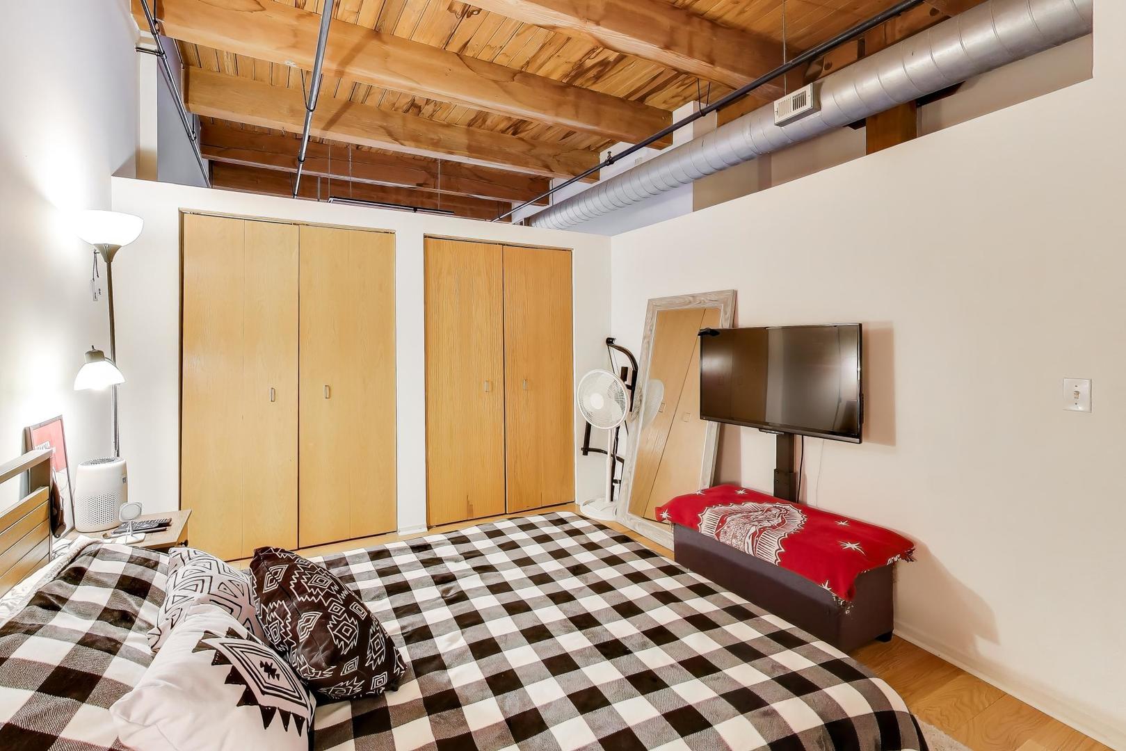 1250 West Van Buren Street, Unit 607 Chicago, IL 60607 - Photo 9 of 15