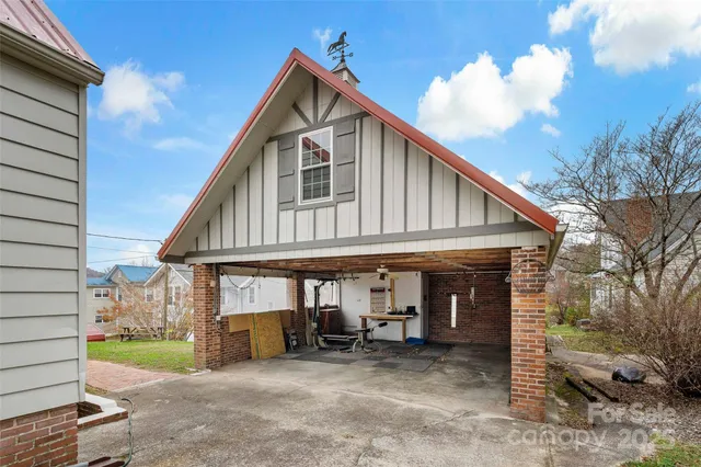 $487,500 | 141 North Madison Street, Marion, NC 28752