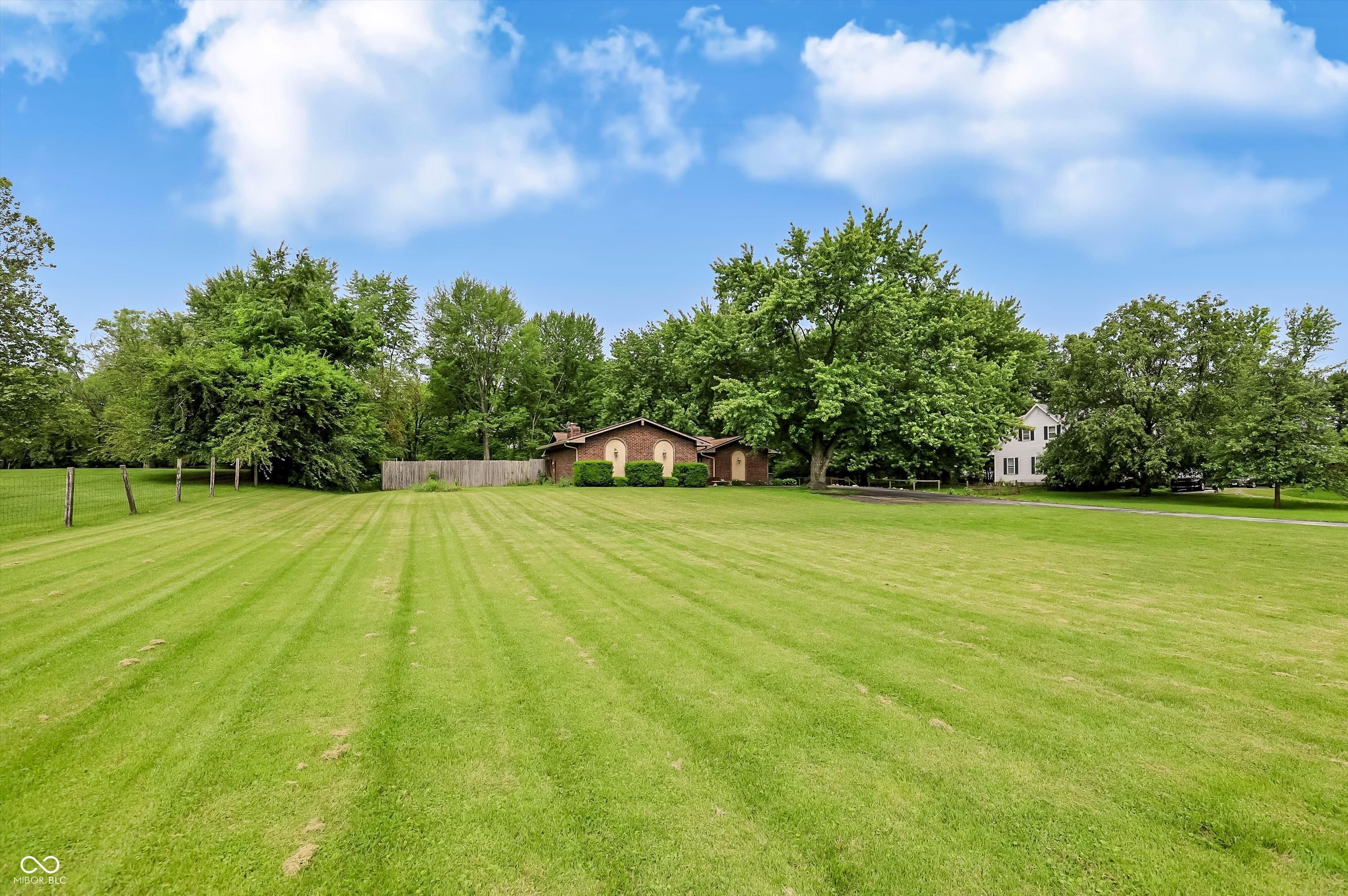 8916 South Franklin Road Indianapolis, IN 46259 - Photo 3 of 53
