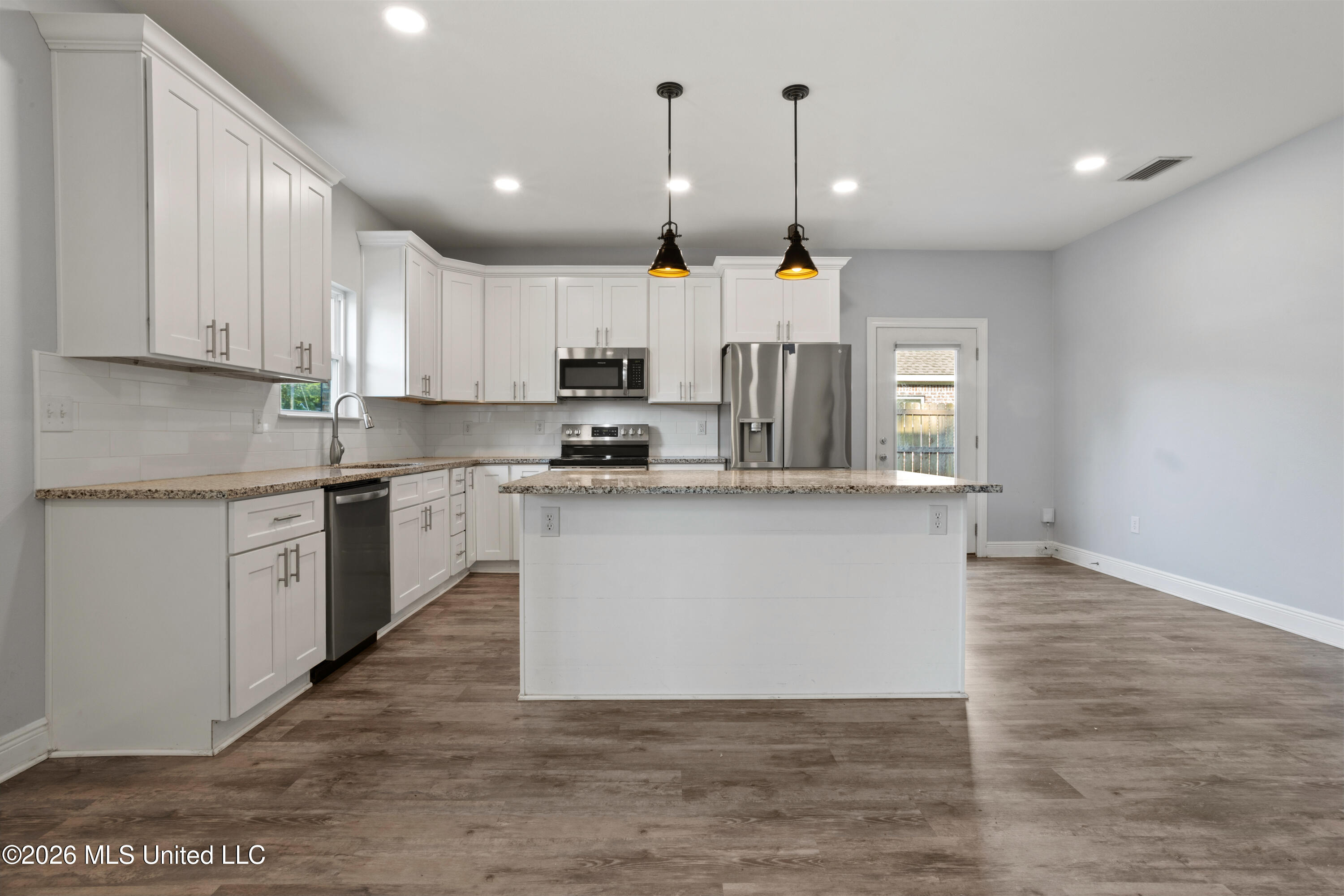 3220 Tuna Road Gautier, MS 39553 - Photo 9 of 31 00008