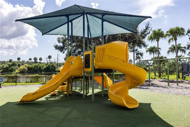 $224,000 | 819 Fairwaycove Lane, Unit 203, Bradenton, FL 34212