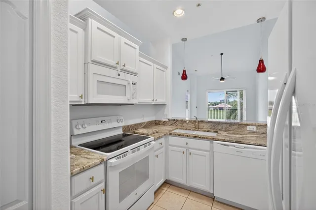 $224,000 | 819 Fairwaycove Lane, Unit 203, Bradenton, FL 34212