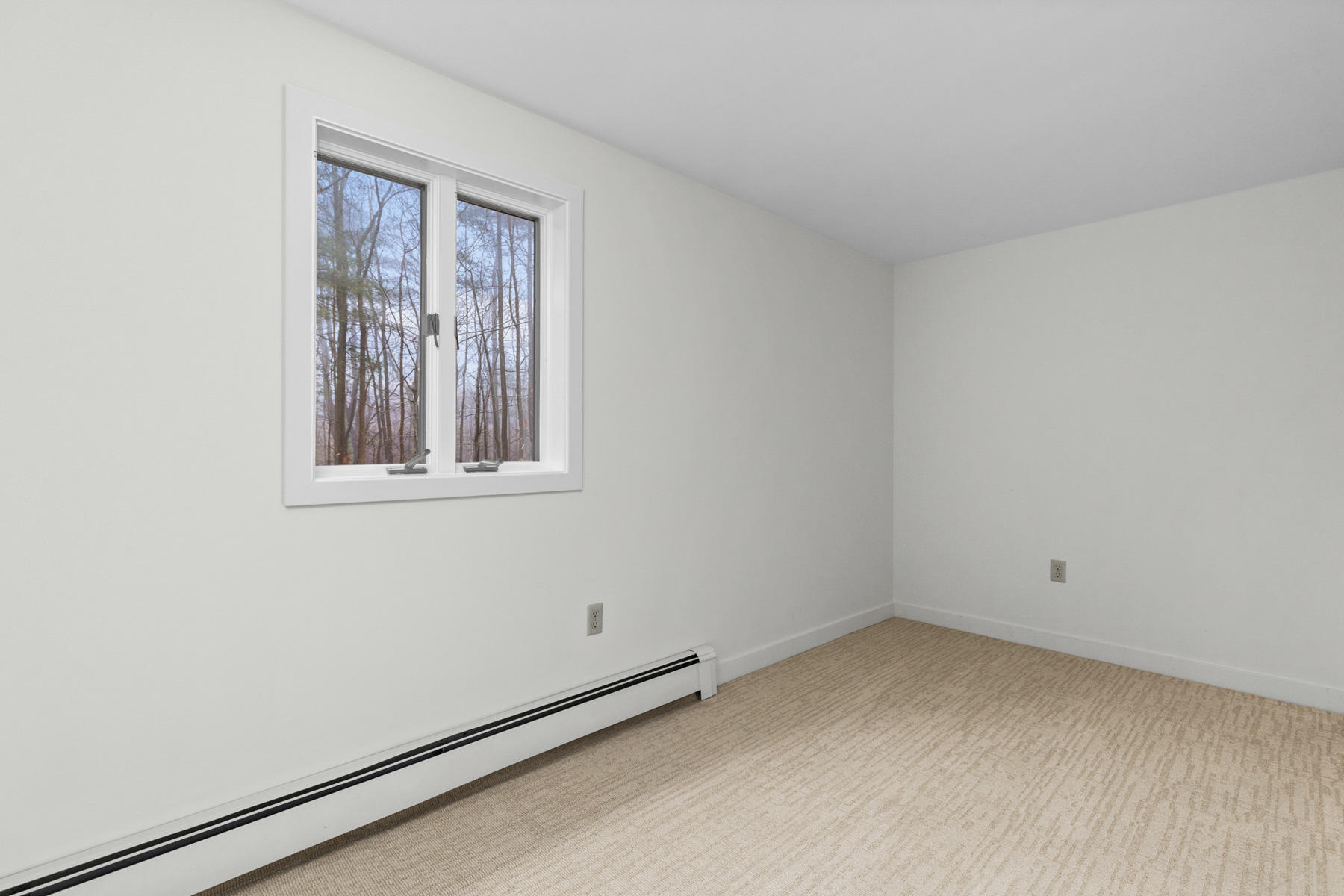 32 Old Dennett Road South, Unit A1 Kittery, ME 03904 - Photo 27 of 41 2nd floor guest br 2