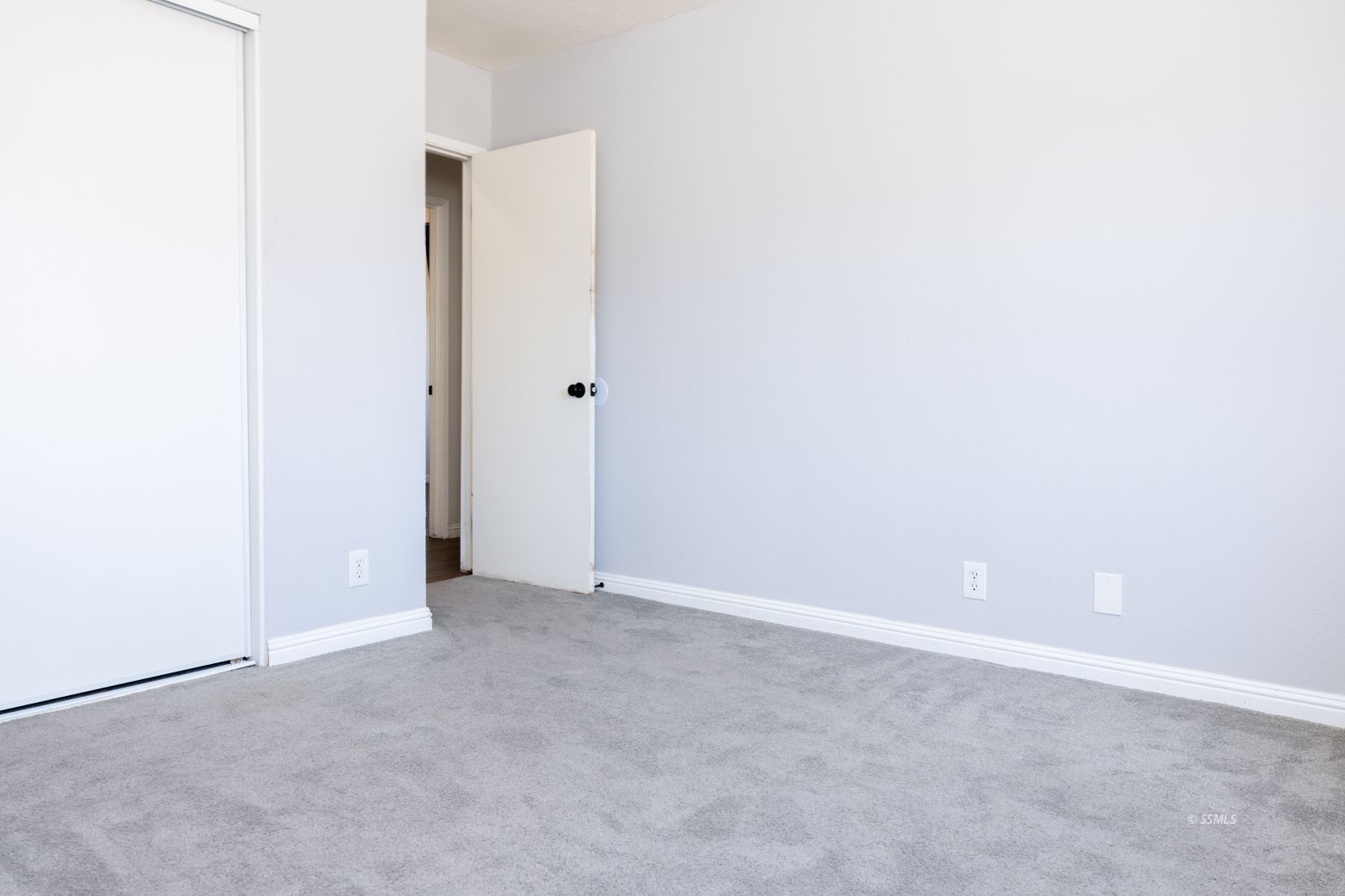 542 South Warner Street Ridgecrest, CA 93555 - Photo 19 of 33 a view of an empty room