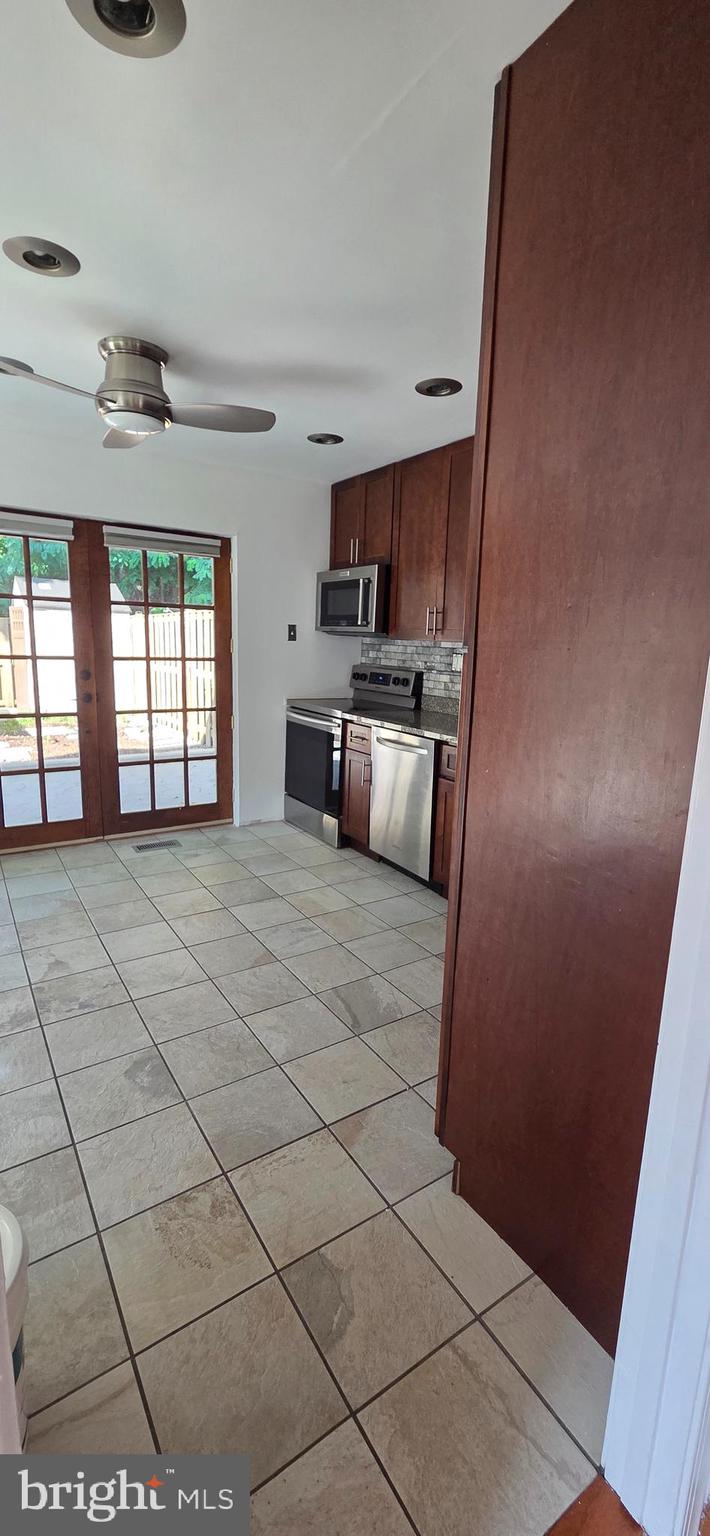 6022 Forrest Hollow Lane Springfield, VA 22152 - Photo 12 of 47 Gallery Image 12