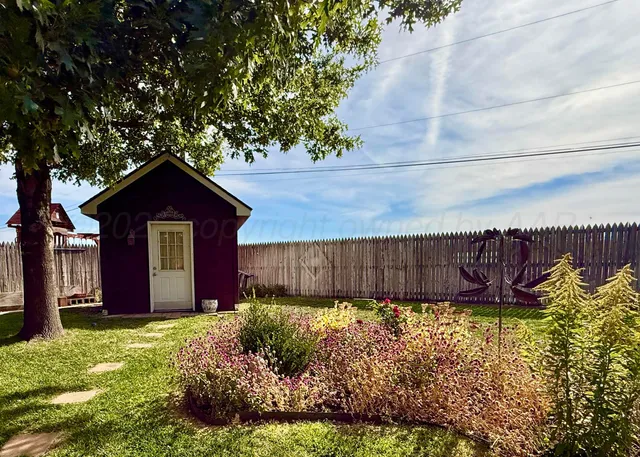 a view of a house with backyard and sitting area