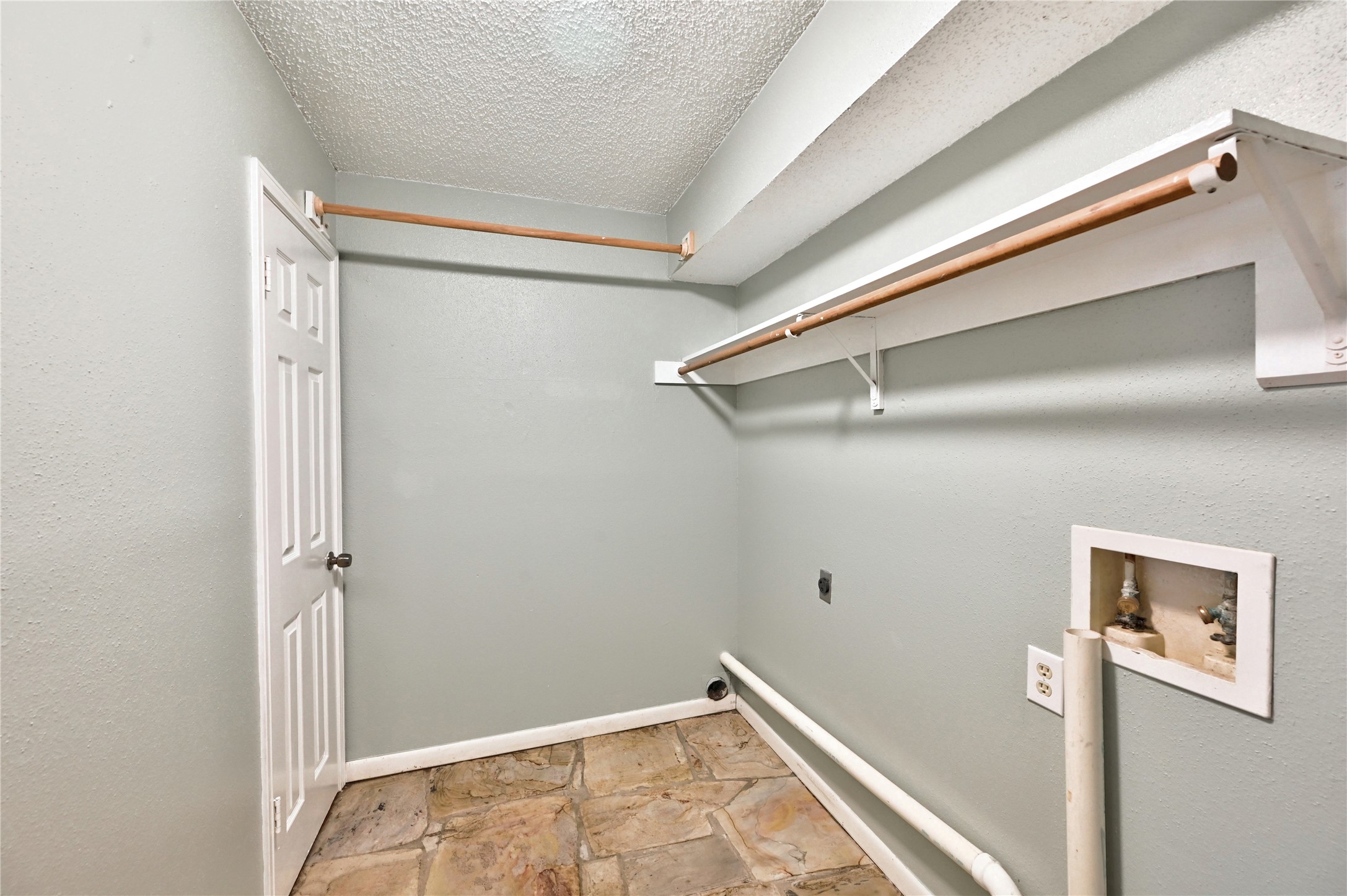 15823 Stagecoach Road Stagecoach, TX 77355 - Photo 11 of 50 Utility room