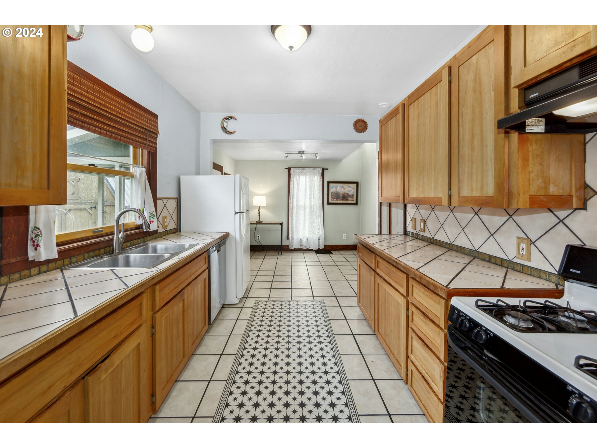 610 Northeast Webster Street Portland, OR 97211 - Photo 14 of 31