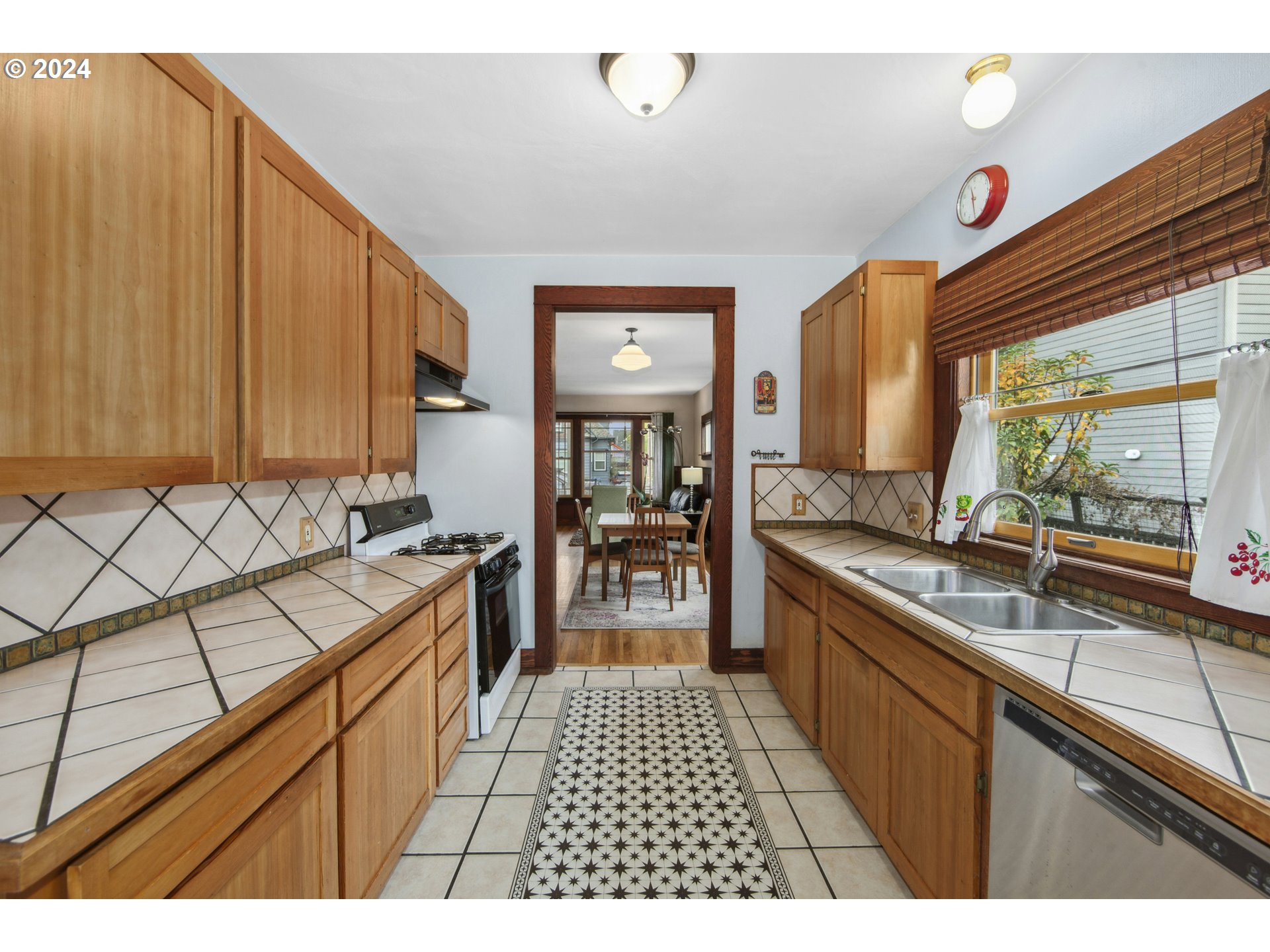 610 Northeast Webster Street Portland, OR 97211 - Photo 15 of 31