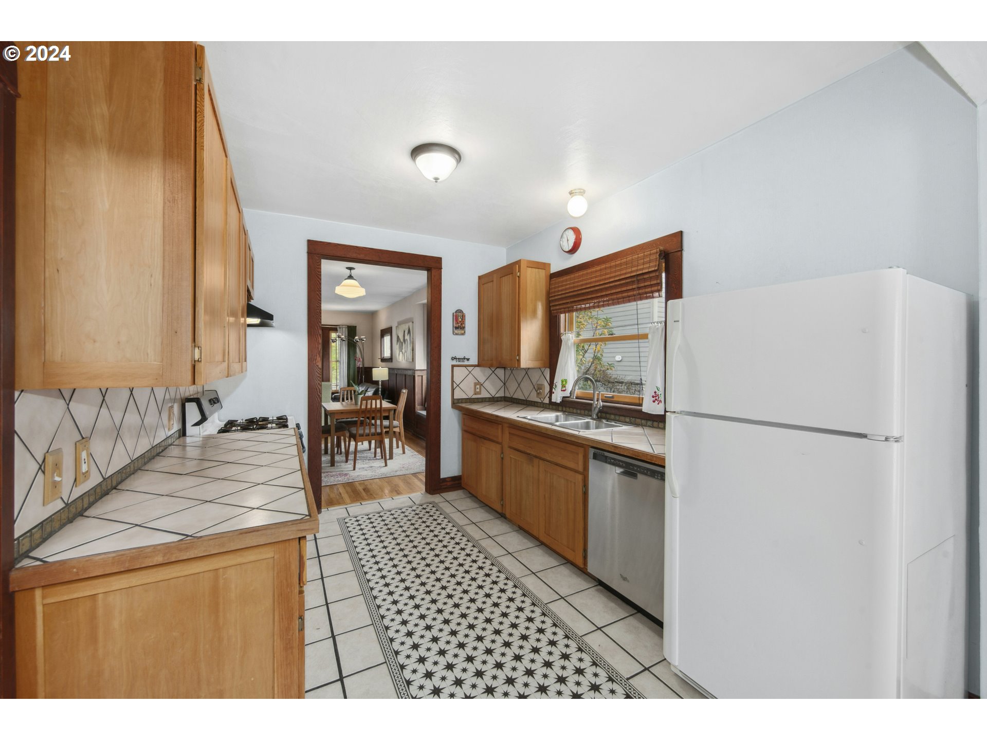 610 Northeast Webster Street Portland, OR 97211 - Photo 16 of 31