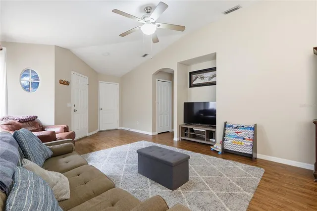 $309,900 | 1048 Lake Shore Ranch Drive, Seffner, FL 33584