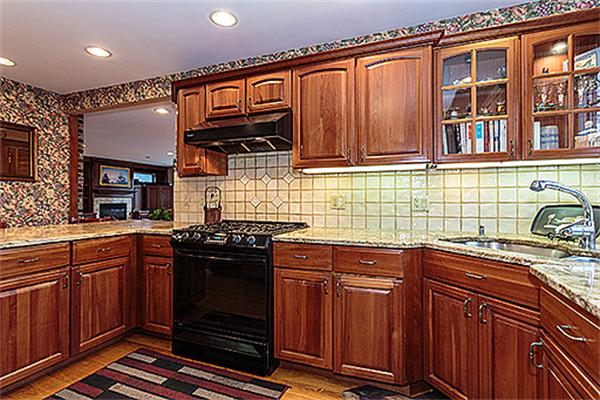 28 Bay State Road Belmont, MA 02478 - Photo 5 of 30 Gallery Image 5