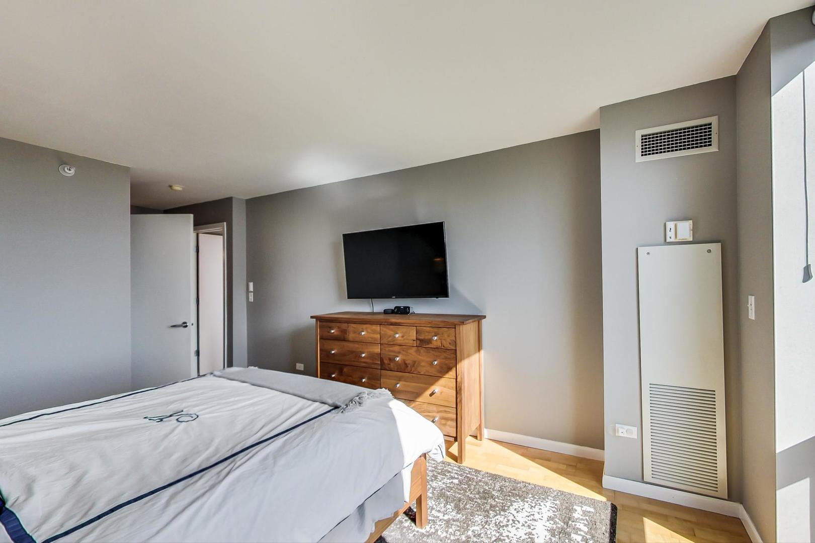 1640 Maple Avenue, Unit 1101 Evanston, IL 60201 - Photo 23 of 43