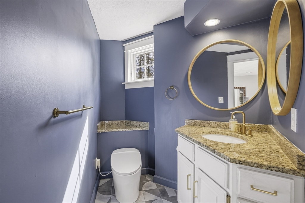 404 Wattaquadock Hill Road Bolton, MA 01740 - Photo 15 of 35