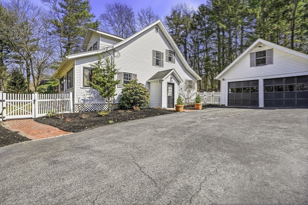 404 Wattaquadock Hill Road Bolton, MA 01740 - Photo 29 of 35