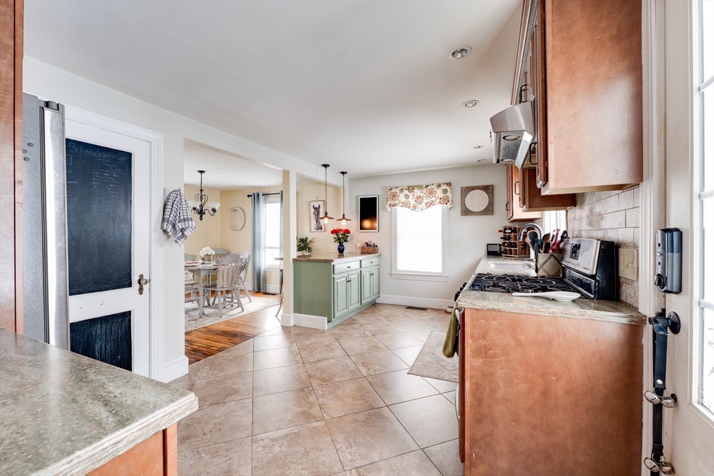 115 Grove Street West Springfield, MA 01089 - Photo 19 of 34