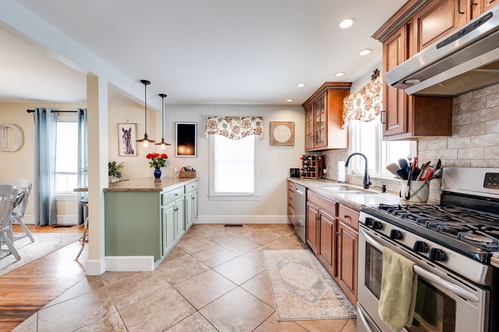 115 Grove Street West Springfield, MA 01089 - Photo 20 of 34