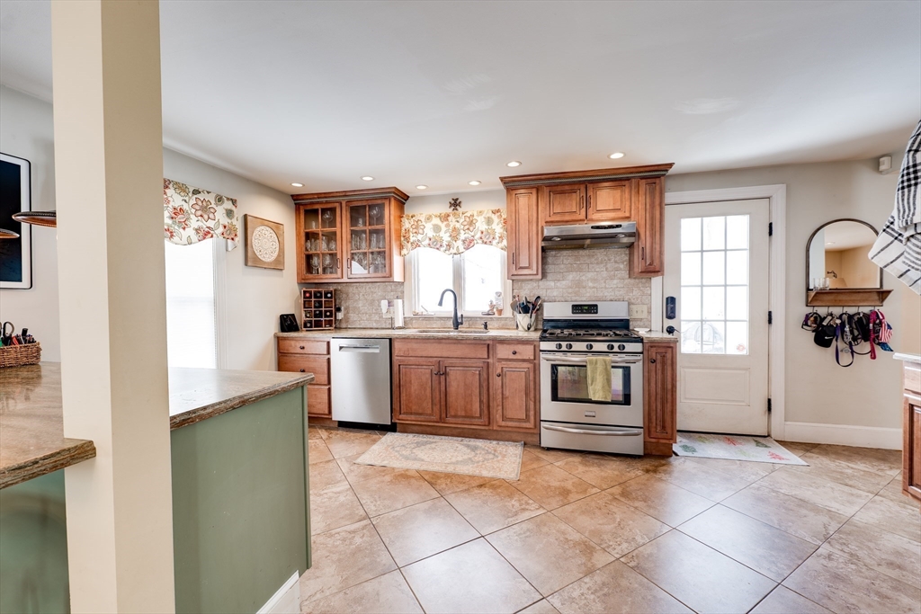 115 Grove Street West Springfield, MA 01089 - Photo 22 of 34