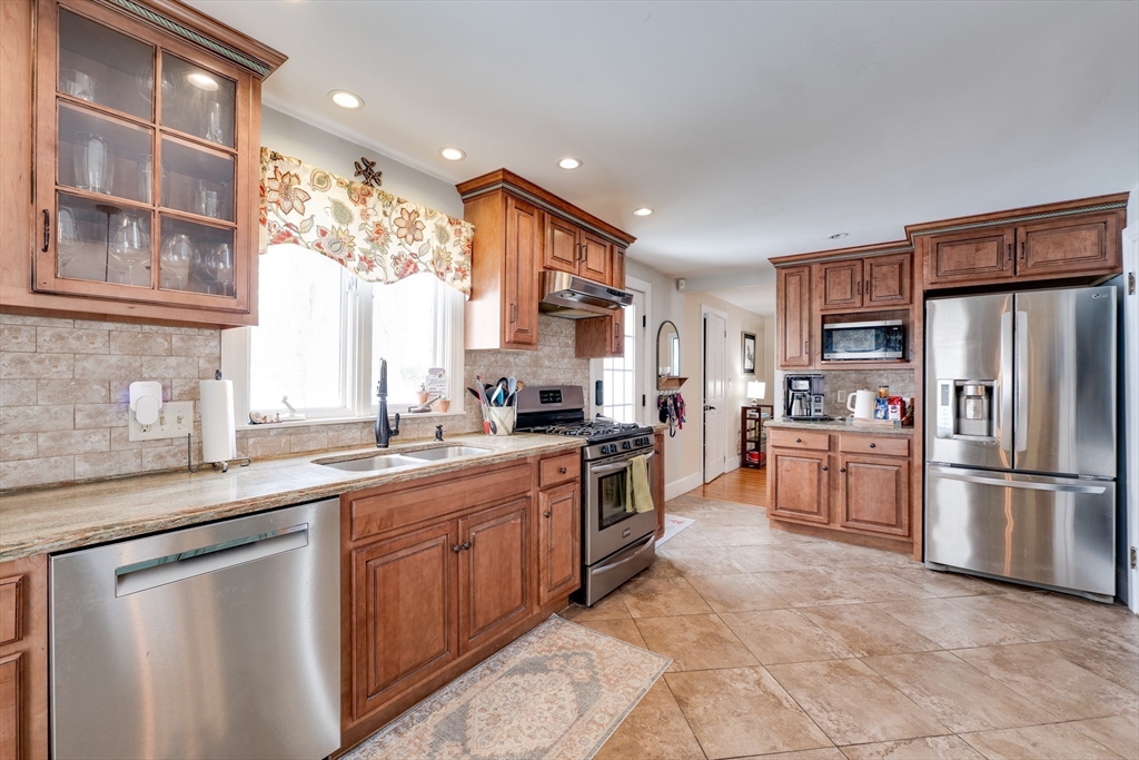 115 Grove Street West Springfield, MA 01089 - Photo 24 of 34