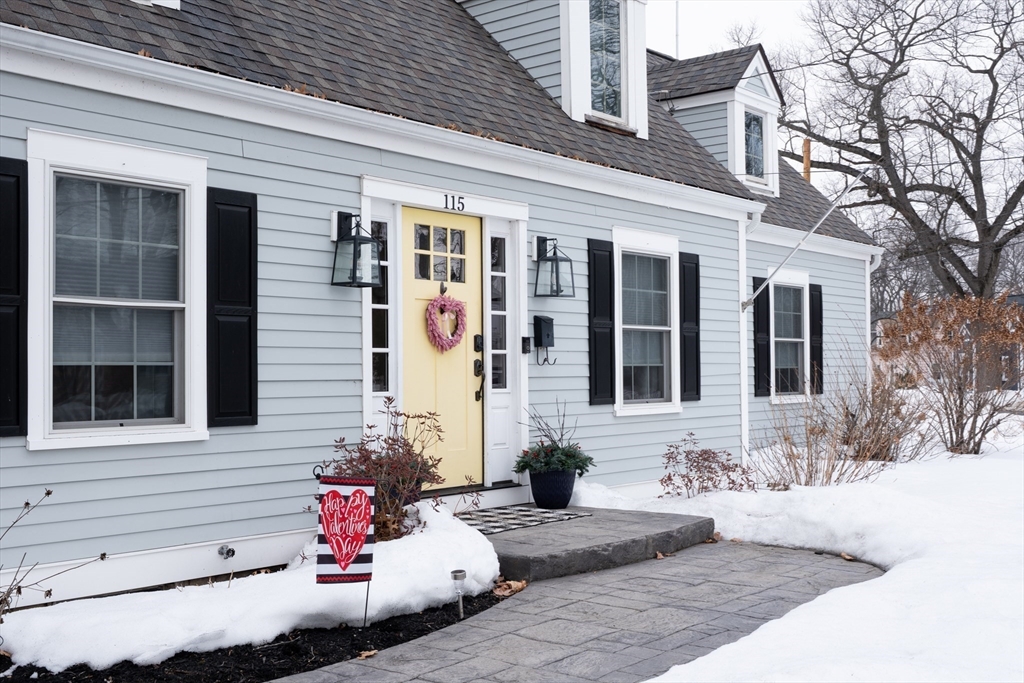 115 Grove Street West Springfield, MA 01089 - Photo 3 of 34