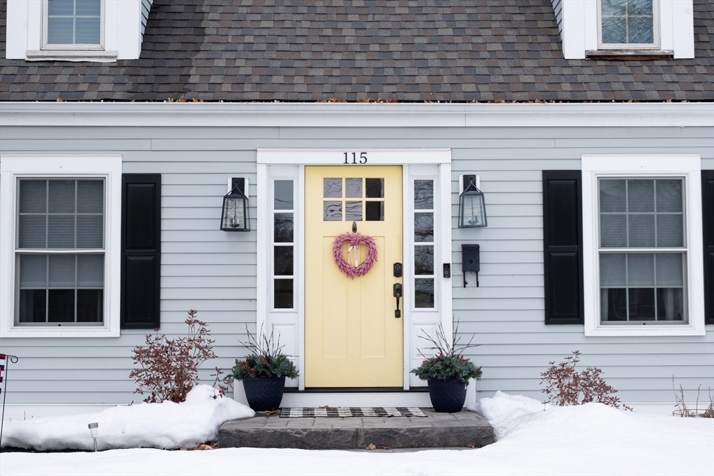 115 Grove Street West Springfield, MA 01089 - Photo 4 of 34