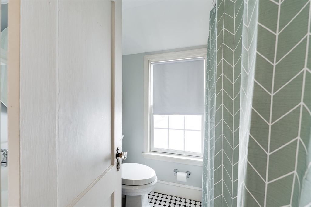 115 Grove Street West Springfield, MA 01089 - Photo 6 of 34