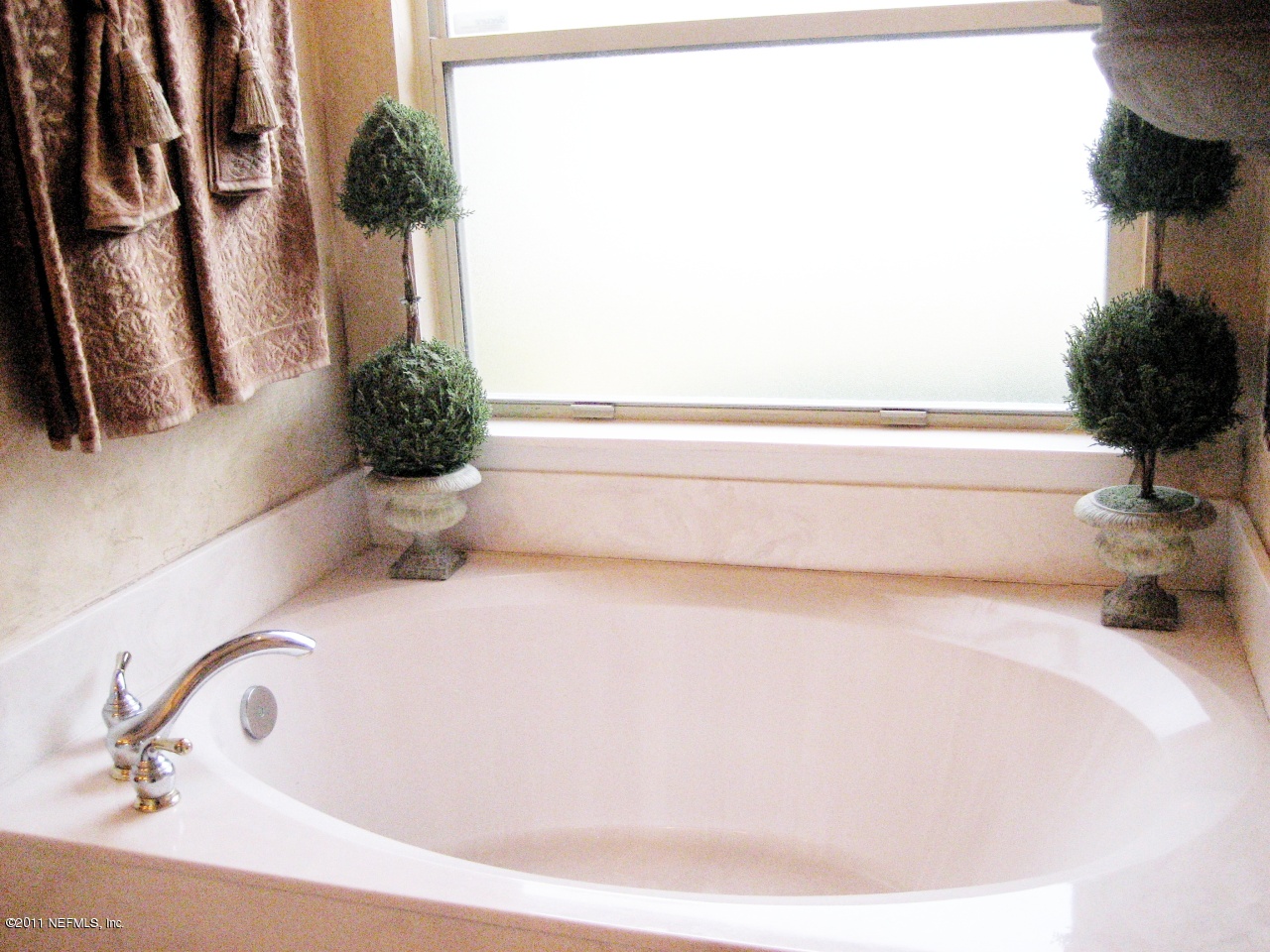9132 Timberlin Lake Road Jacksonville, FL 32256 - Photo 16 of 49 Luxurious Garden Bath