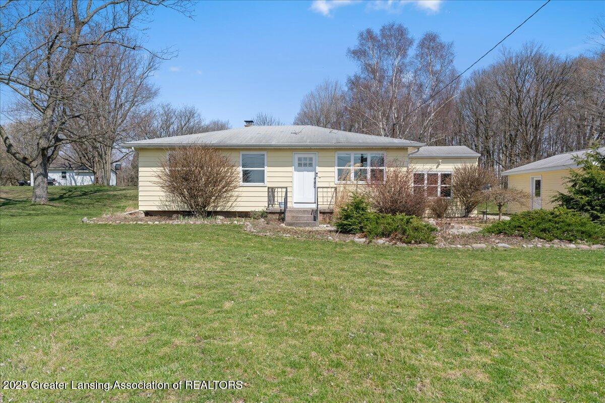 1384 Jolly Road Okemos, MI 48864 - Photo 4 of 33 02-Media Jett - 29