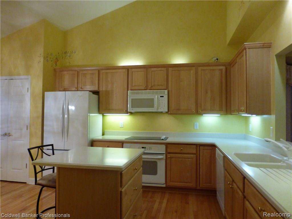 3703 Tremonte Circle, Unit 18 Rochester, MI 48306 - Photo 10 of 35 Gallery Image 10