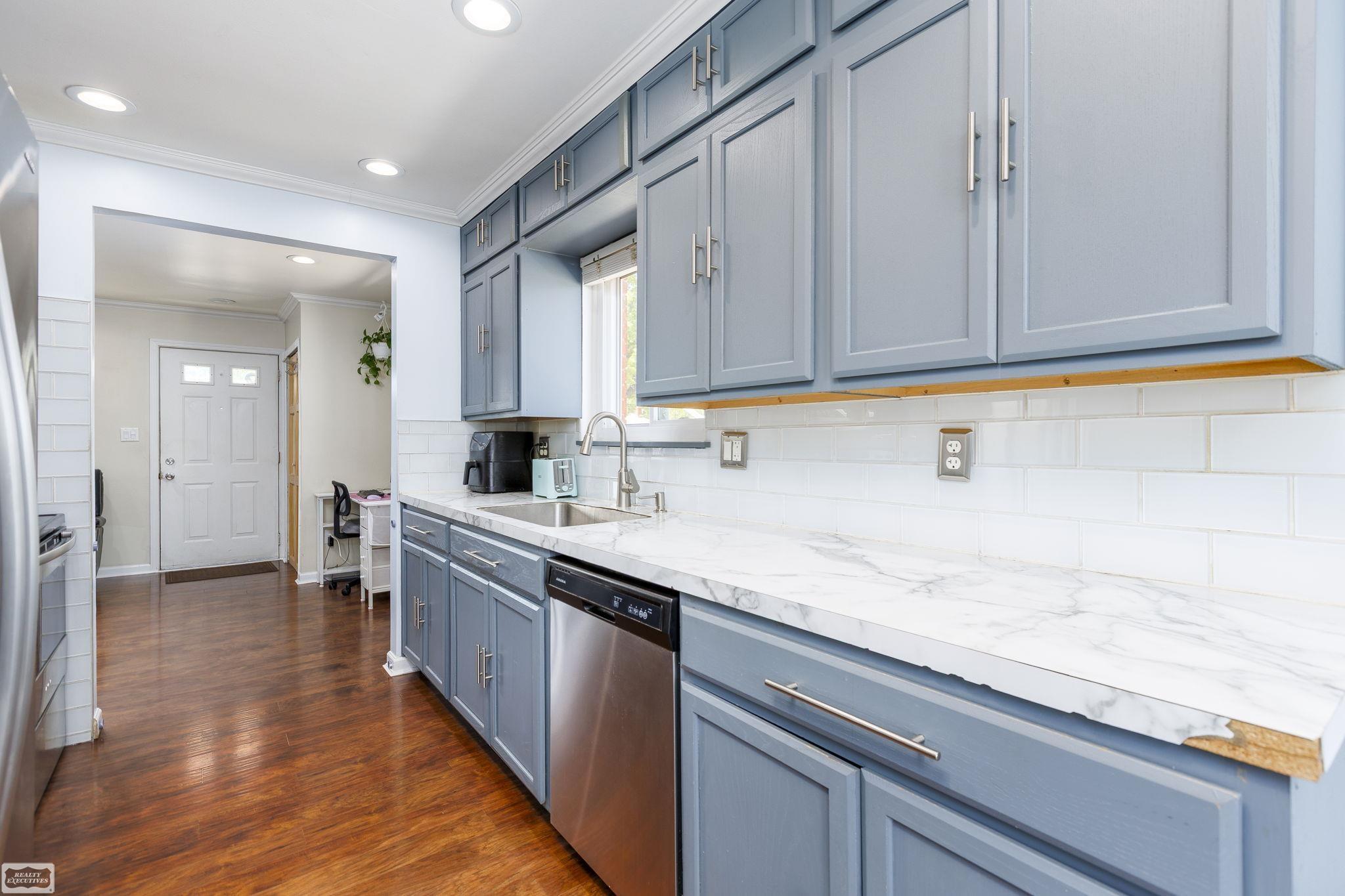 18029 Rainbow Road Fraser, MI 48026 - Photo 9 of 28