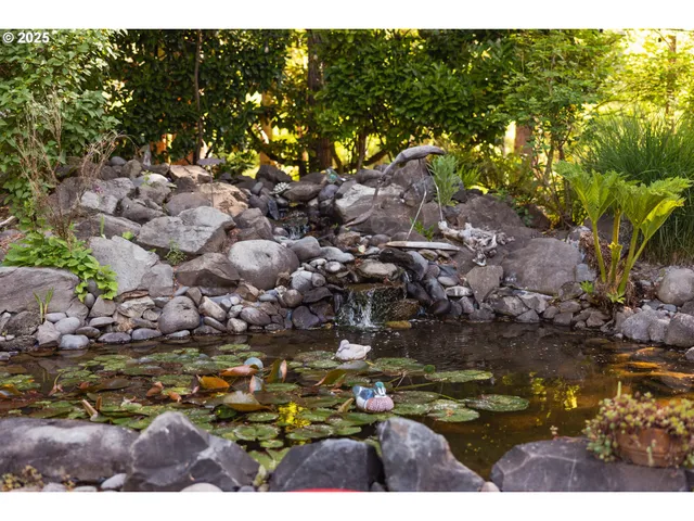 $2,250,000 | 49198 McKenzie Highway, Vida, OR 97488