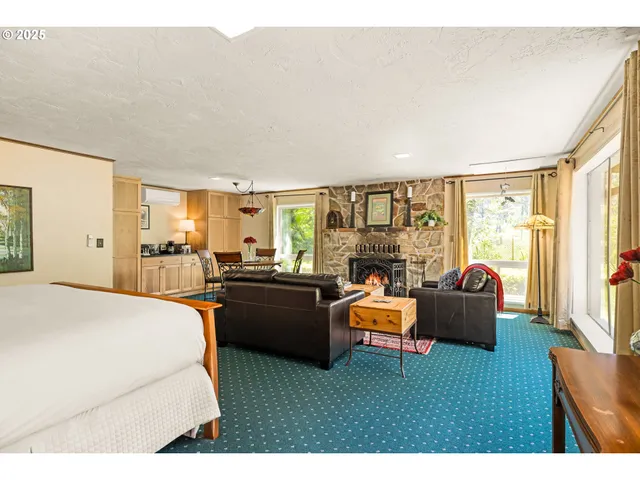 $2,250,000 | 49198 McKenzie Highway, Vida, OR 97488