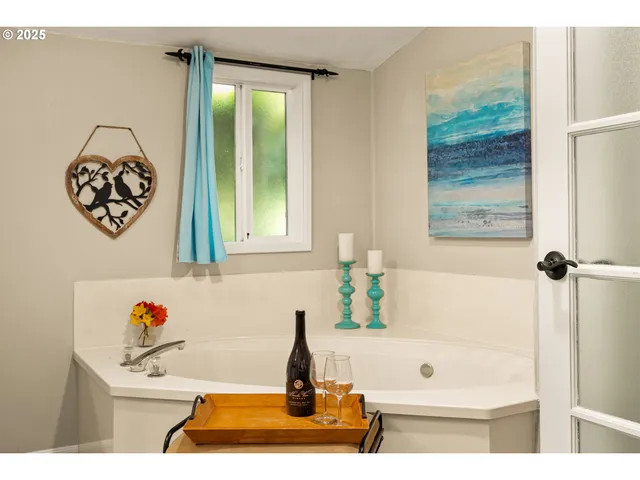 $2,250,000 | 49198 McKenzie Highway, Vida, OR 97488