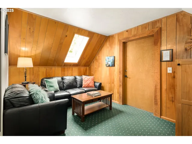 $2,250,000 | 49198 McKenzie Highway, Vida, OR 97488