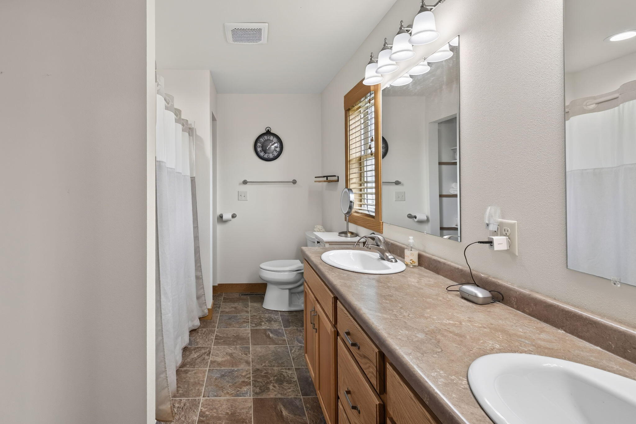 2018 Spakenburg Road Holmen, WI 54636 - Photo 15 of 28 Primary Bathroom