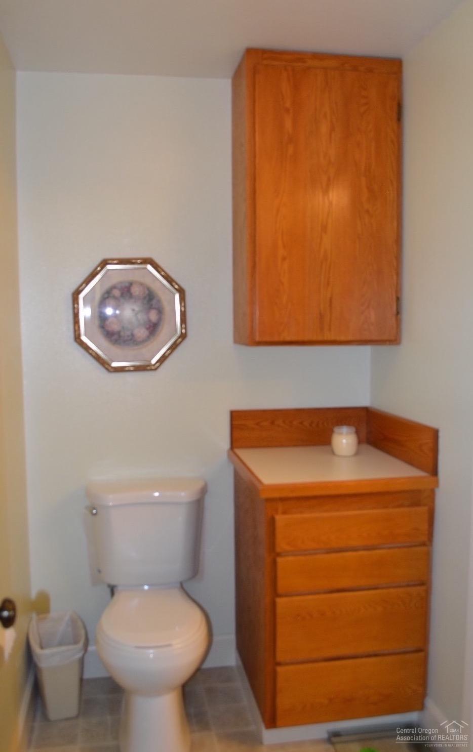 61835 Dobbin Road Bend, OR 97702 - Photo 13 of 23 a bathroom with a toilet and a sink