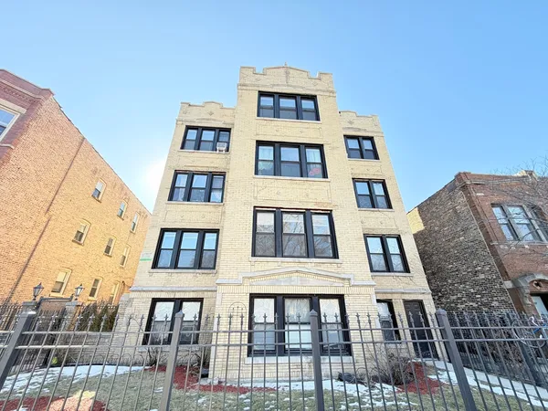 $2,000 | 3155 West Augusta Boulevard, Unit 3B, Chicago, IL 60622