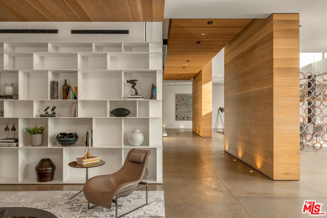 281 Bentley Circle Los Angeles, CA 90049 - Photo 11 of 34