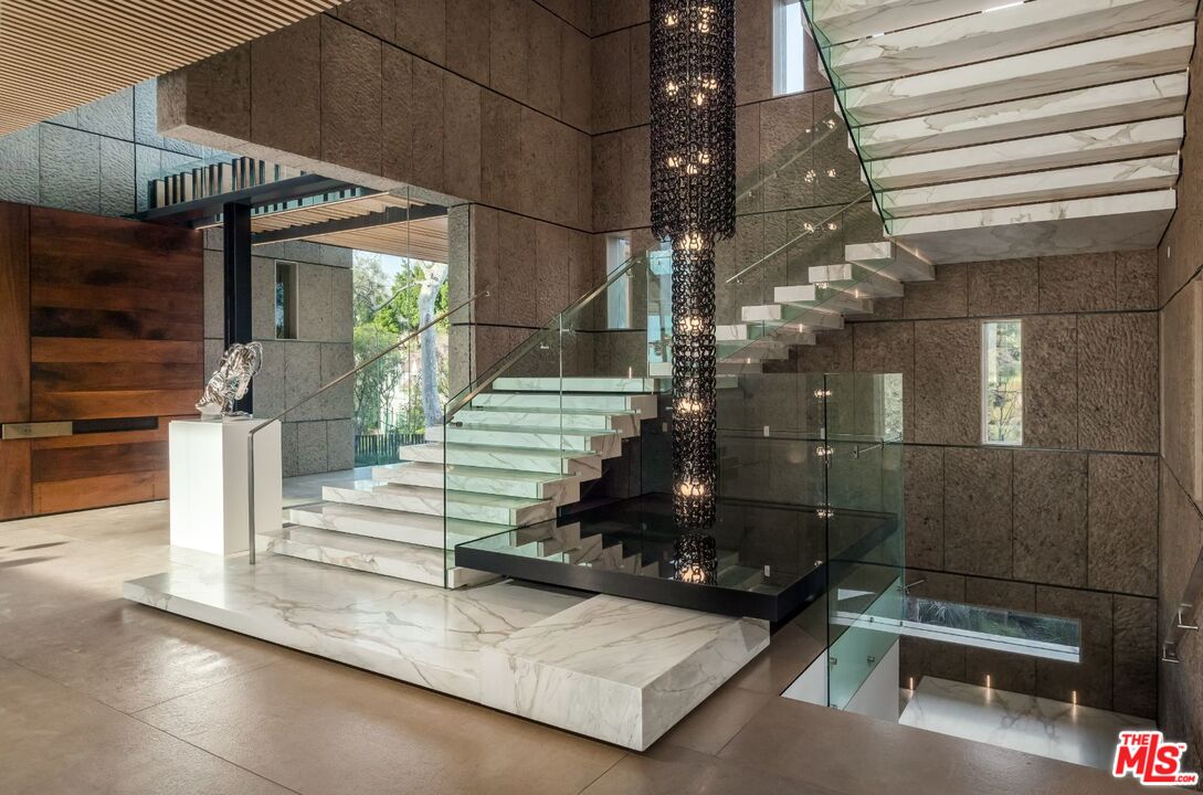 281 Bentley Circle Los Angeles, CA 90049 - Photo 13 of 34