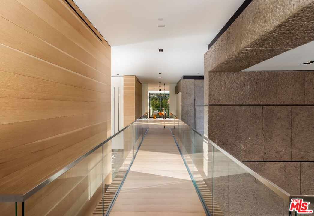 281 Bentley Circle Los Angeles, CA 90049 - Photo 14 of 34